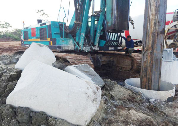 肯尼亚总统高度赞赏，乞力马扎罗山下山河绿闪耀