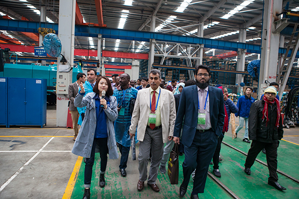 “一带一路”国家代表团到访山河智能，感受“大开眼界”