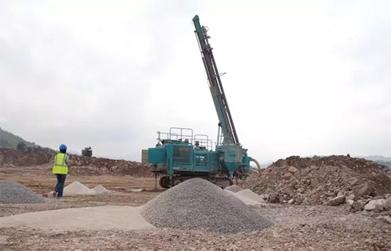 15年3万小时!山河智能元老级潜孔钻机“雄风”依旧