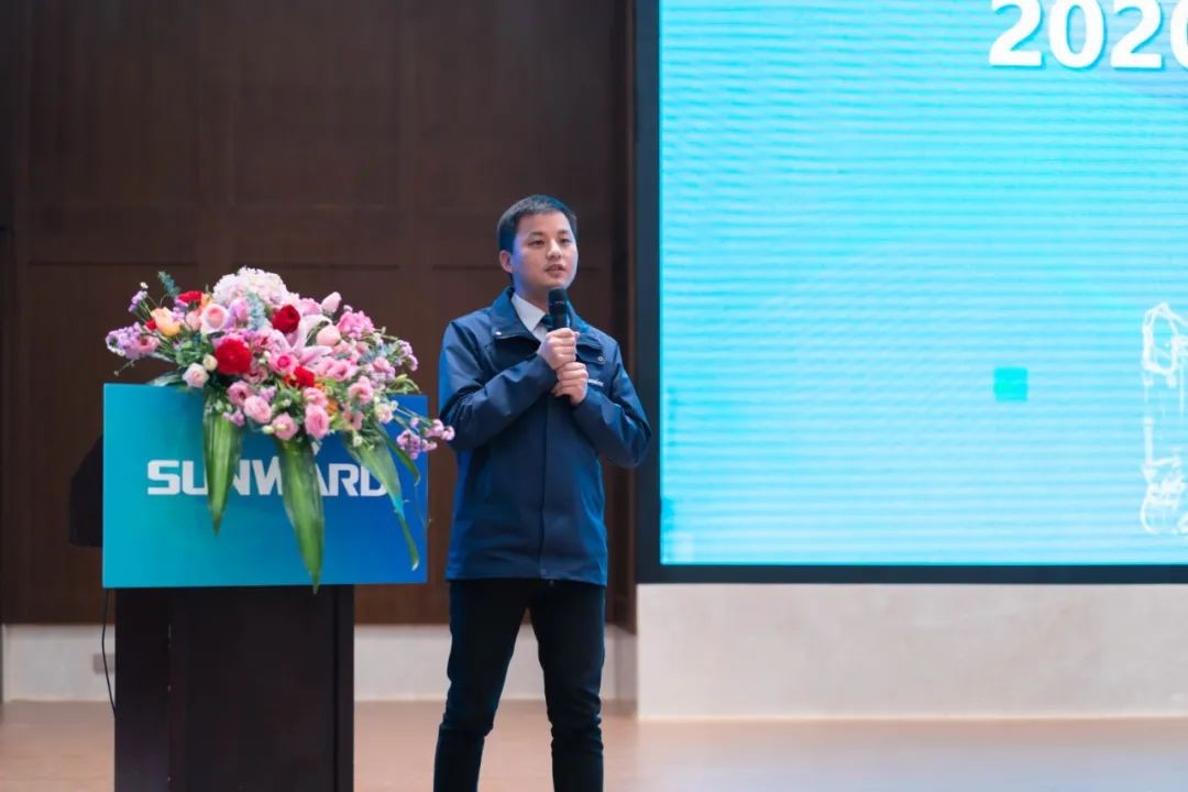 同心克难再腾飞，携手齐心冲万台——2021山河智能挖掘机经销商年会圆满召开