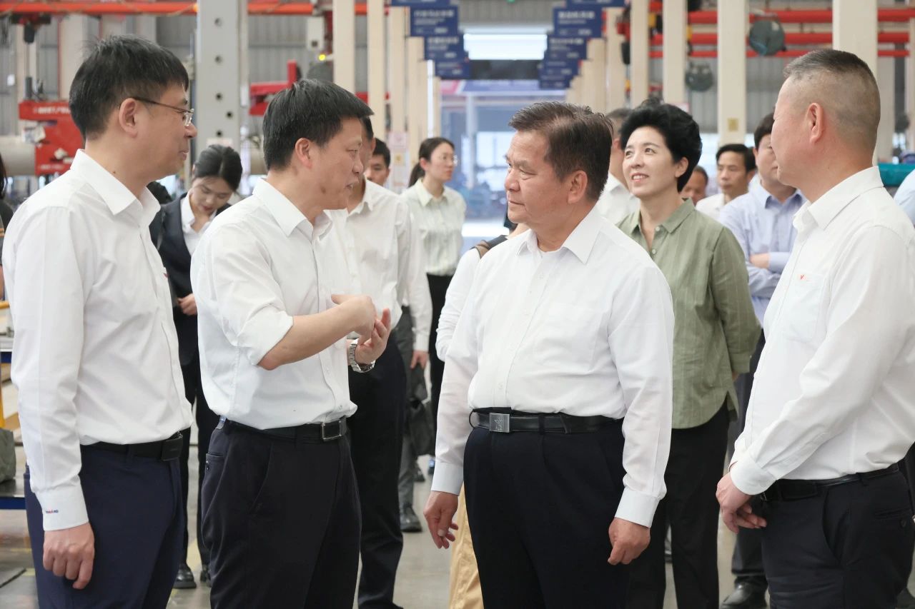 李纪恒调研山河智能